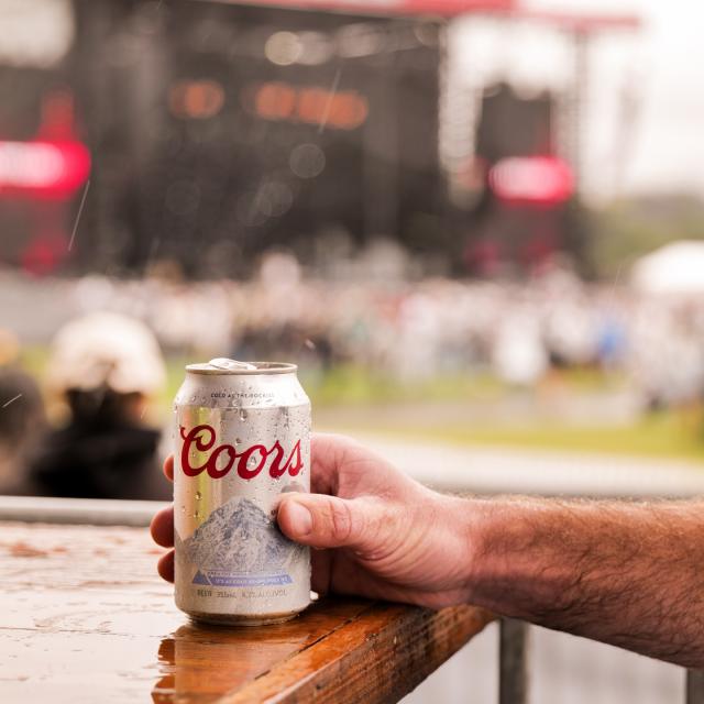 Coors in hand, Zac Bryan on stage, living our beer-soaked country dreams. 🍻🎸
